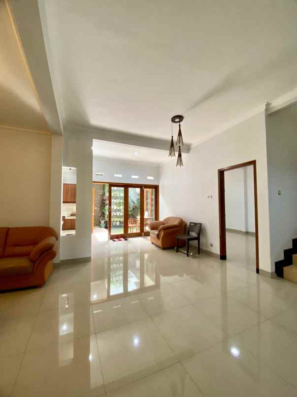 rumah mewah siap huni lokasi griyashanta suhat