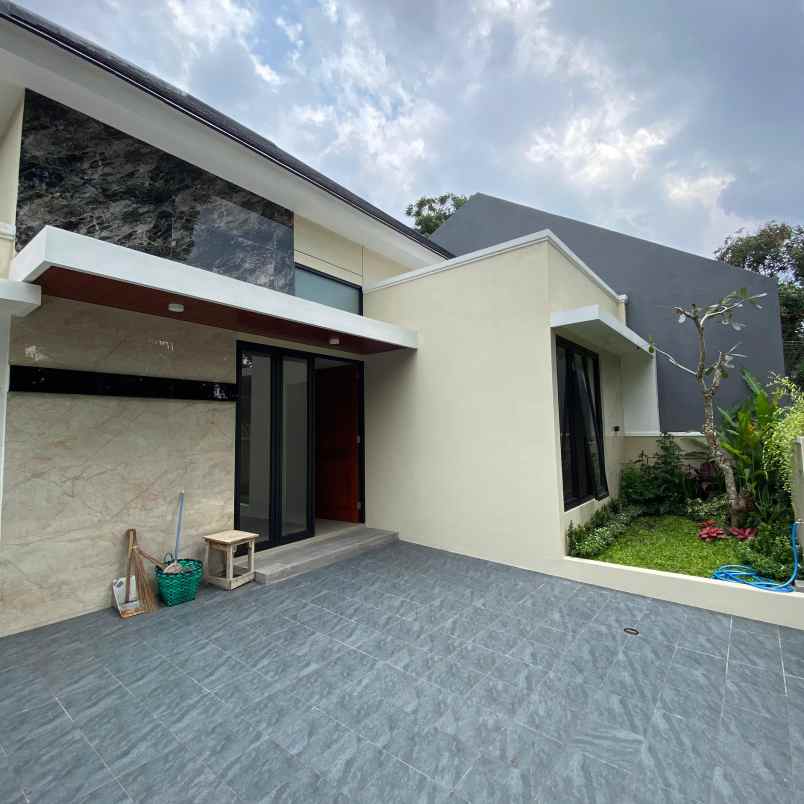 rumah minimalis siap huni utara jl gito gati