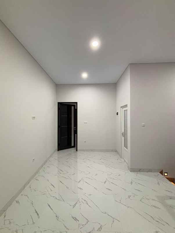 rumah modern kontemporer di jagakarsa jakarta selatan