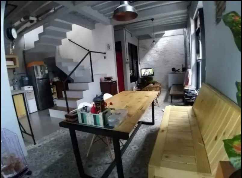 rumah modern minimalis 3 kav jadi 1 di pandanwangi