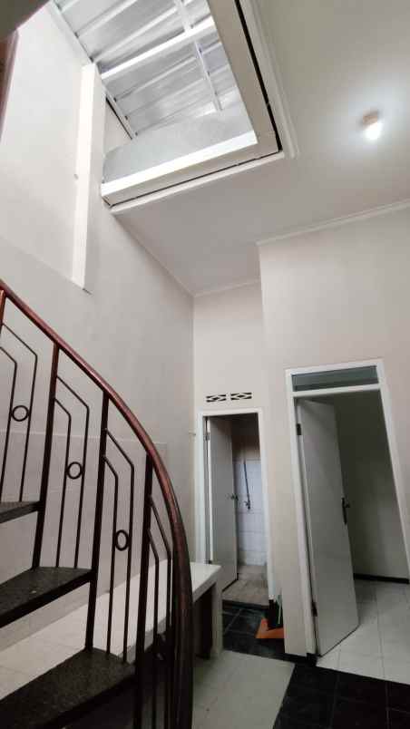 rumah modern siap huni lokasi sulfat malang
