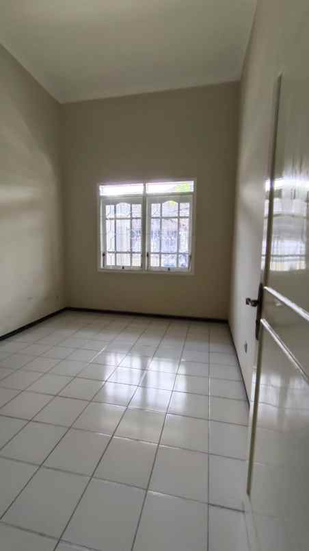 rumah modern siap huni lokasi sulfat malang