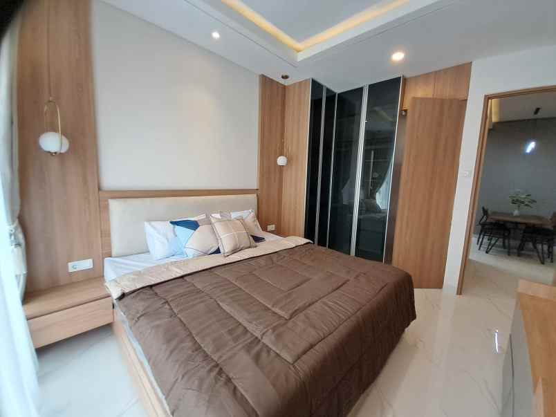 rumah pejaten desain modern premium pinggir jalan raya