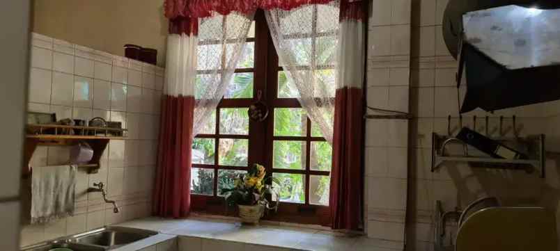 rumah pinggir jalan raya tomang 200 m ke roxy square