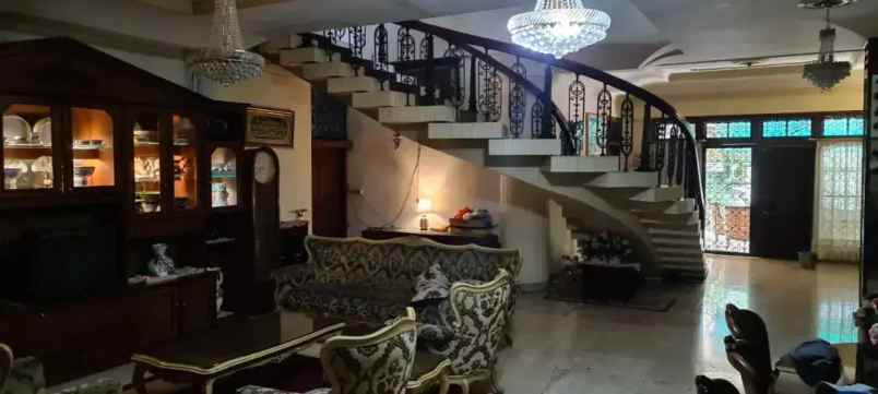 rumah pinggir jalan raya tomang 200 m ke roxy square