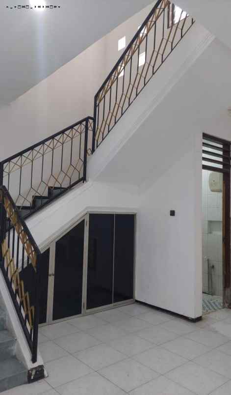 rumah rungkut mapan tengah strategis