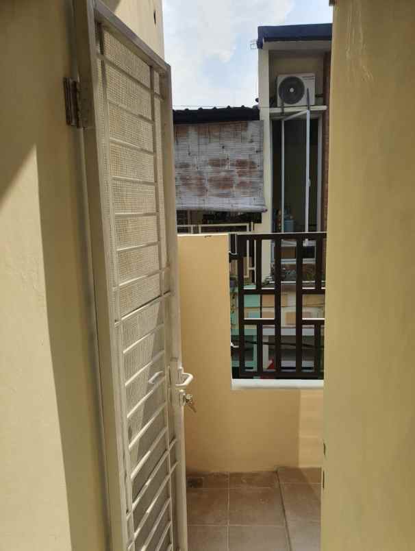 rumah second 1 2 milyar di pulomas barat jakarta timur