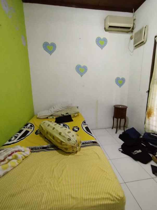 rumah second 2 lantai di perum maharaja depok