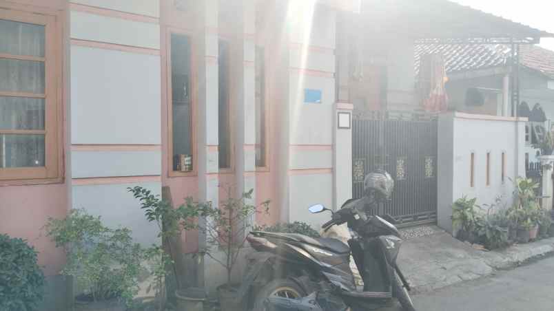 rumah strategis d pemukiman