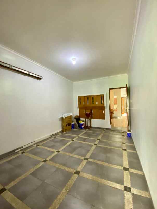 rumah strategis poros jalan dekat permata jingga