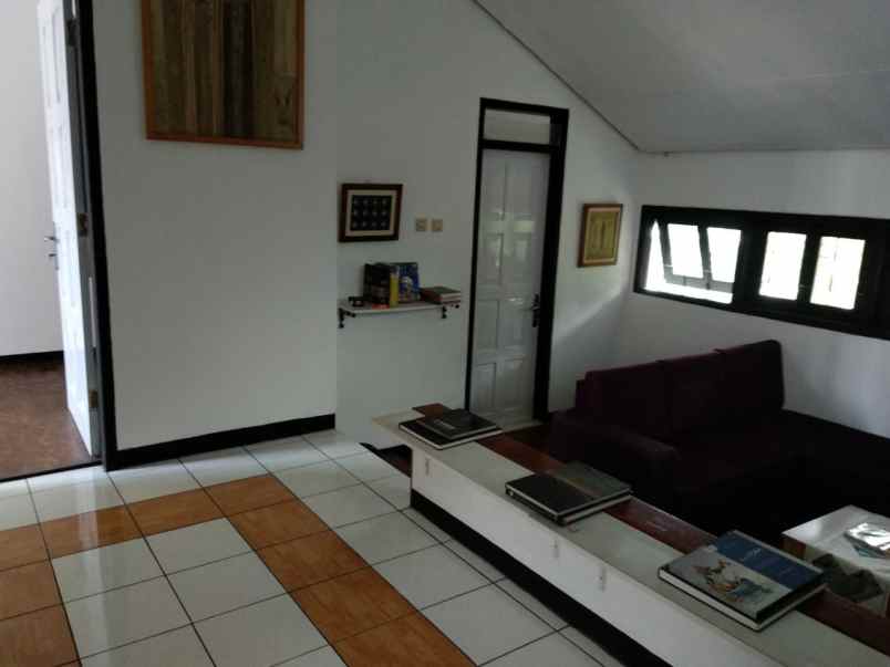 rumah strategis sebelah setrasari mall bandung