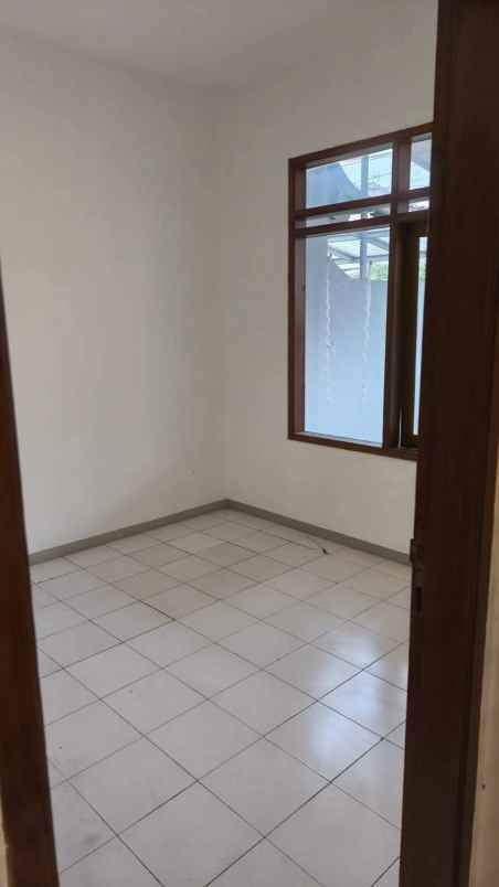 rumah taman holis indah 1 dekat cibolerang tki bandung