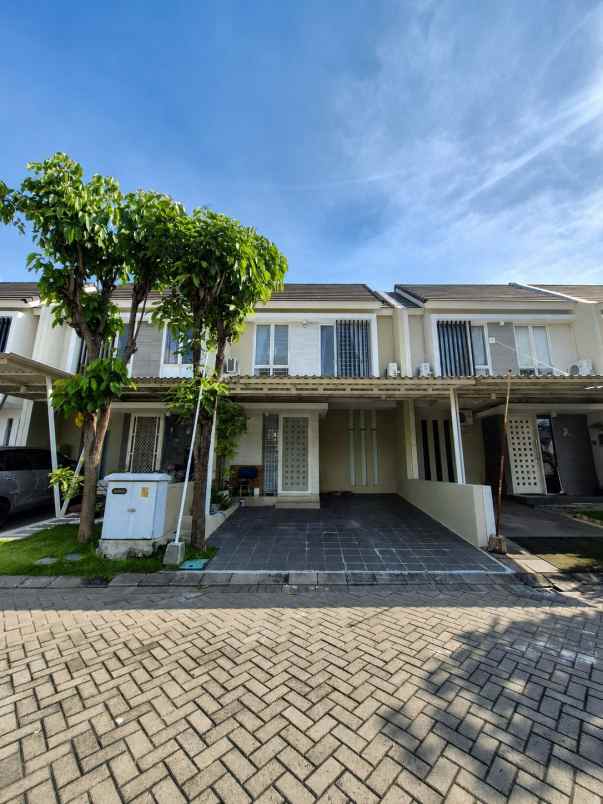 rumah the greenlake citraland staregis row 2 5 mobil