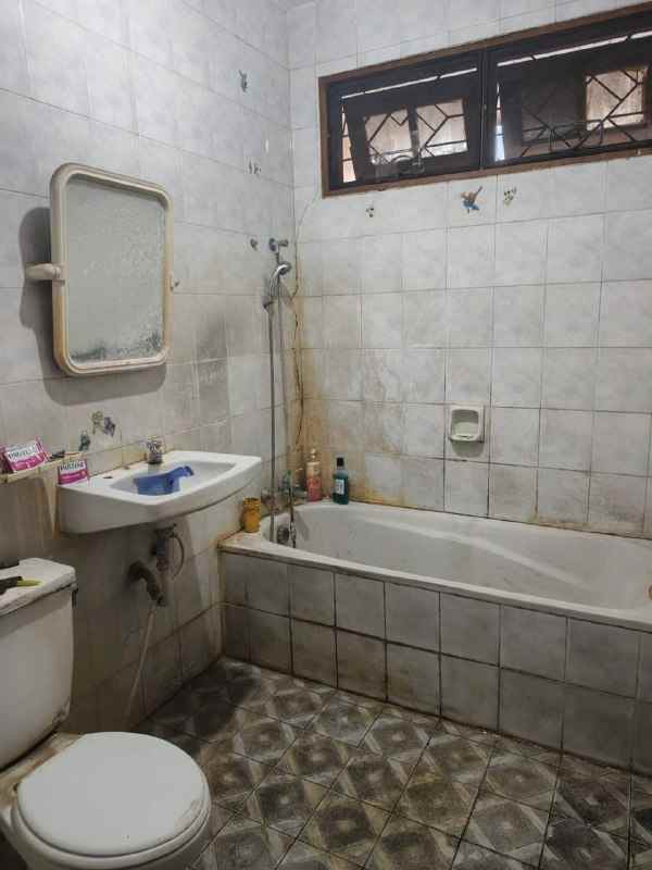 rumah vila valensia hadap timur full pdam