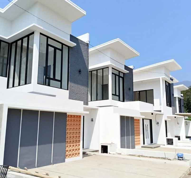 rumah villa 2 lantai ready stok dekat bns kota batu