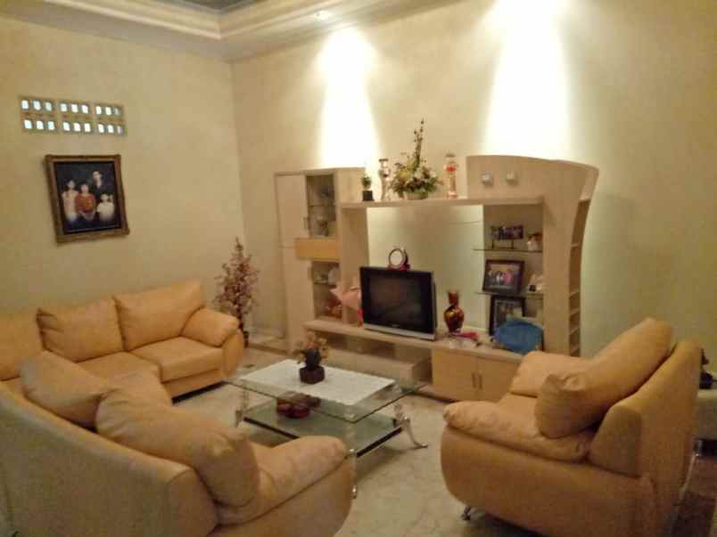 rumah villa gading indah kelapa