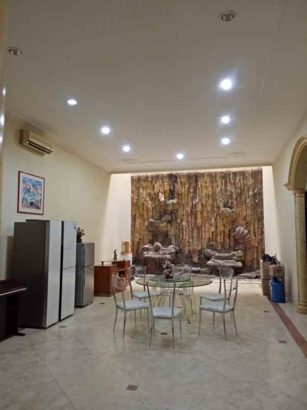 rumah villa gading indah kelapa