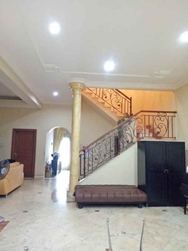 rumah villa gading indah kelapa