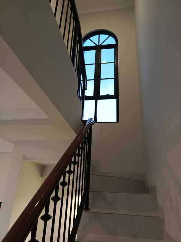 siap huni rumah baru 2 lantai di jatiranggon
