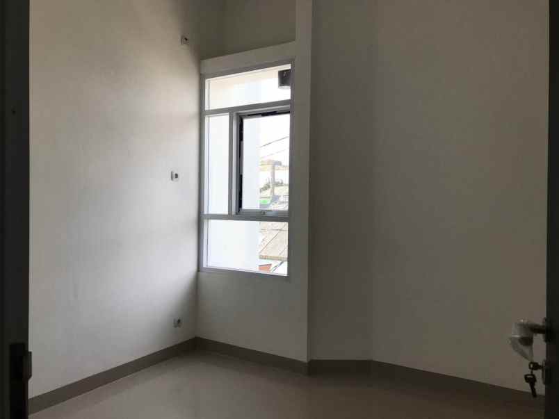 townhouse rumah 3 lantai di lokasi premium bintaro