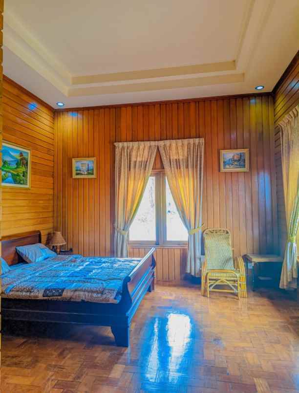 villa kayu cahaya cisarua puncak