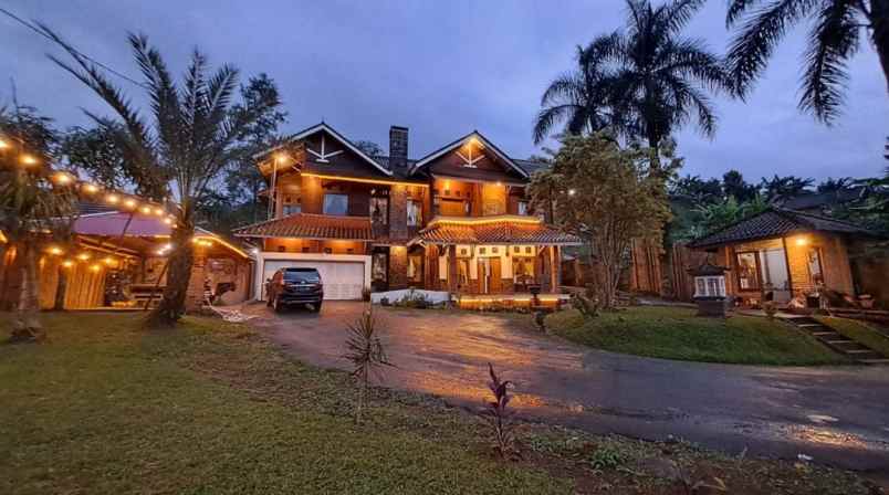 villa kayu cahaya cisarua puncak