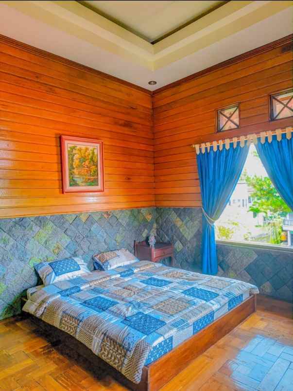 villa kayu cahaya cisarua puncak