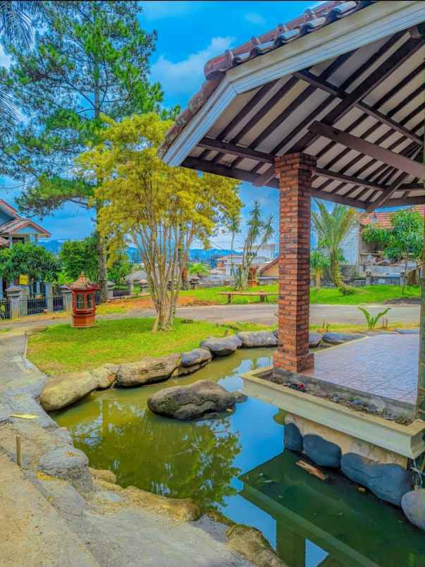 villa kayu cahaya cisarua puncak