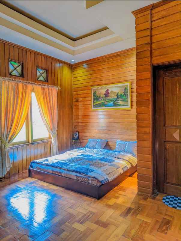 villa kayu cahaya cisarua puncak