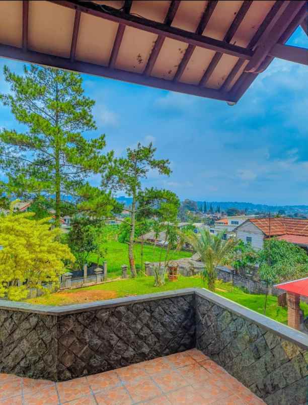 villa kayu cahaya cisarua puncak