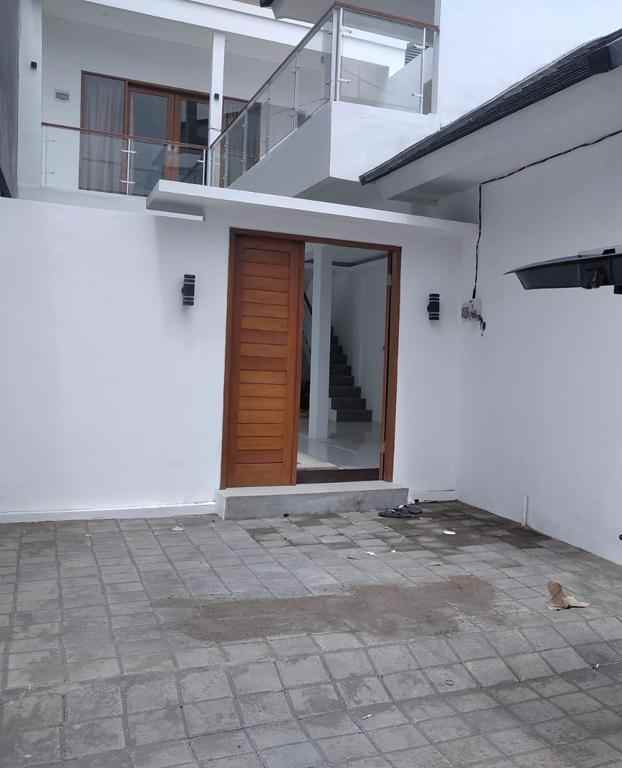 villa new strategis jalan raya canggu kuta utara