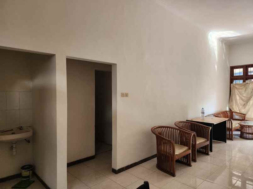 wisma permai surabaya rumah mungil row 3 mobil longgar