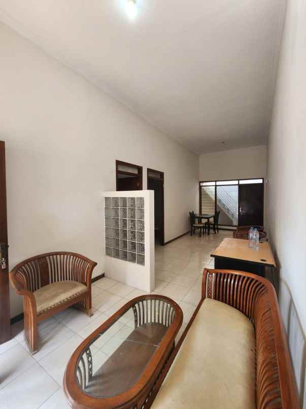 wisma permai surabaya rumah mungil row 3 mobil longgar