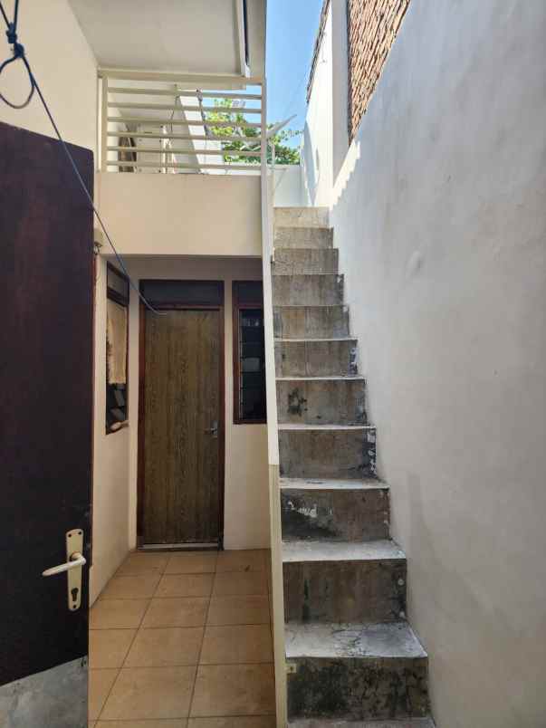 wisma permai surabaya rumah mungil row 3 mobil longgar