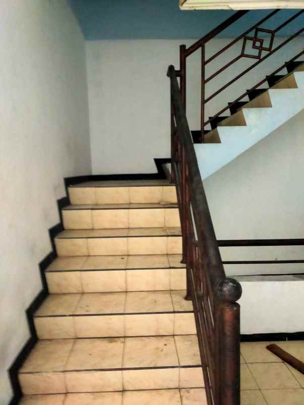 di sewakan ruko tlogosari