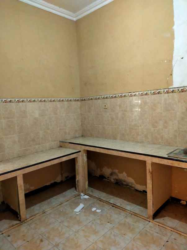 di sewakan ruko tlogosari