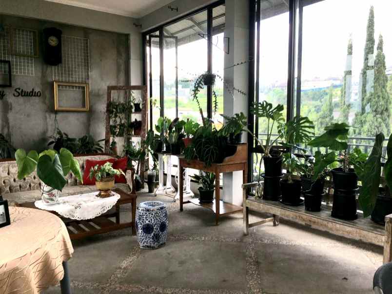 dijual hotel jl sayap lembang