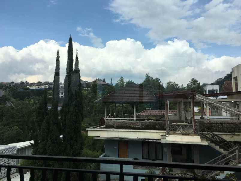 dijual hotel jl sayap lembang
