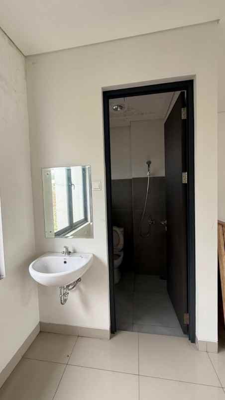 dijual ruko bangunan baru legenda wisata pinggir jalan