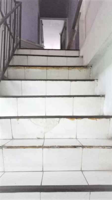 dijual ruko gudang kantor jalan raya hankam