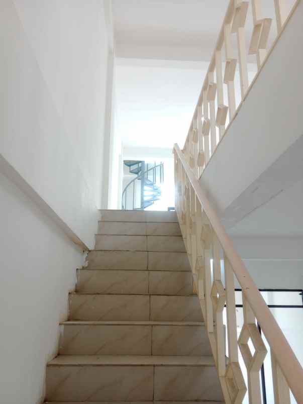 dijual ruko siap usaha di depok lt 80m lb 180m