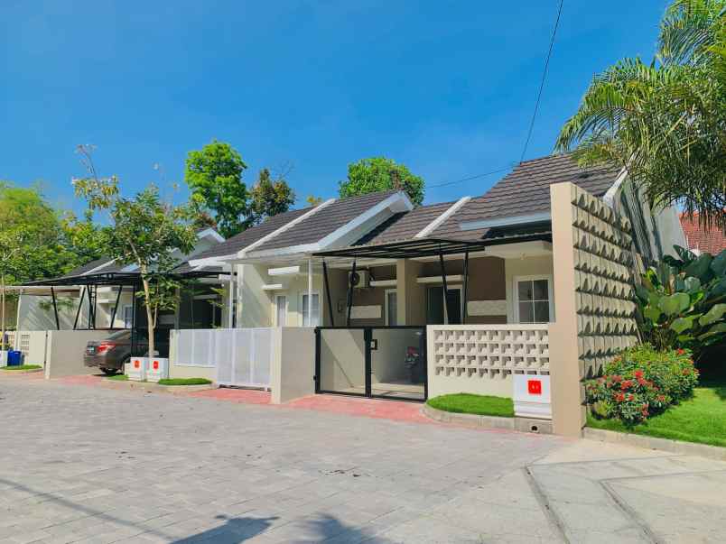 dijual rumah 1 km ke jl jogja solo dan tol