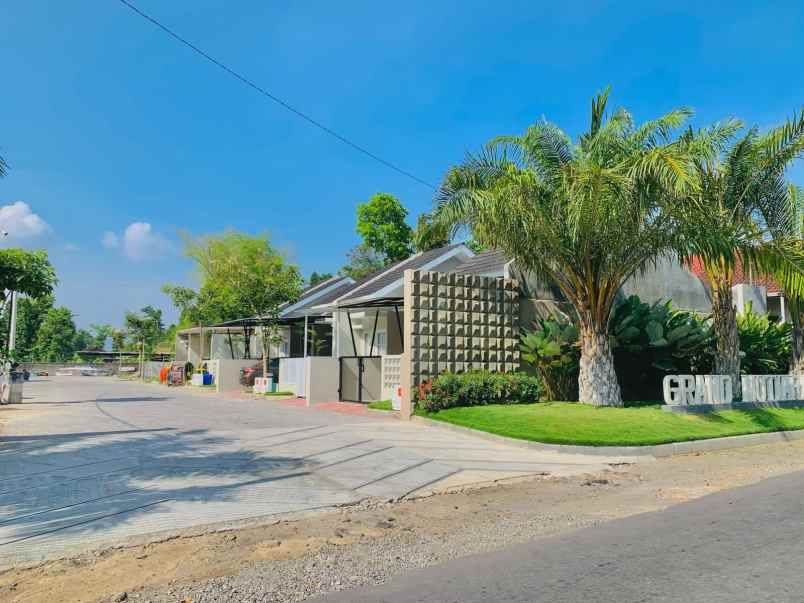 dijual rumah 1 km ke jl jogja solo dan tol