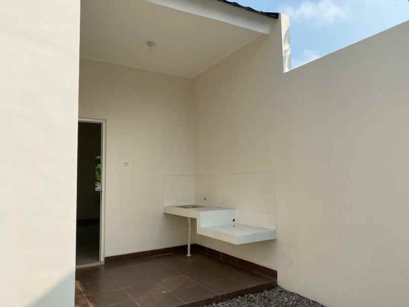 dijual rumah 1 km ke jl jogja solo dan tol