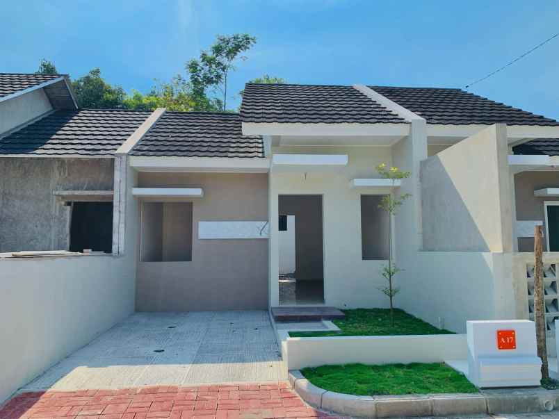dijual rumah 1 km ke jl jogja solo dan tol
