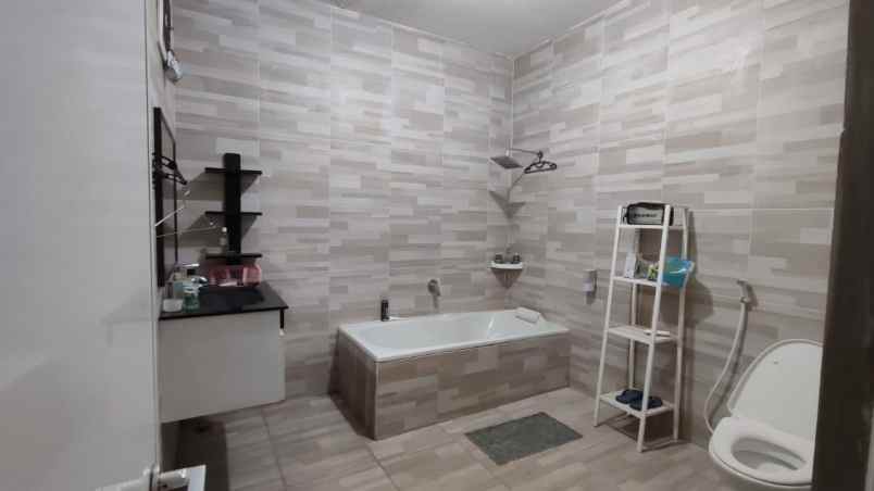 dijual rumah 2 lantai di perumahan mangliawan malang