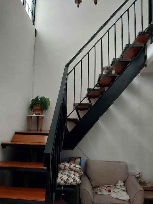 dijual rumah 2 lantai termurah dekat ke kota bandung