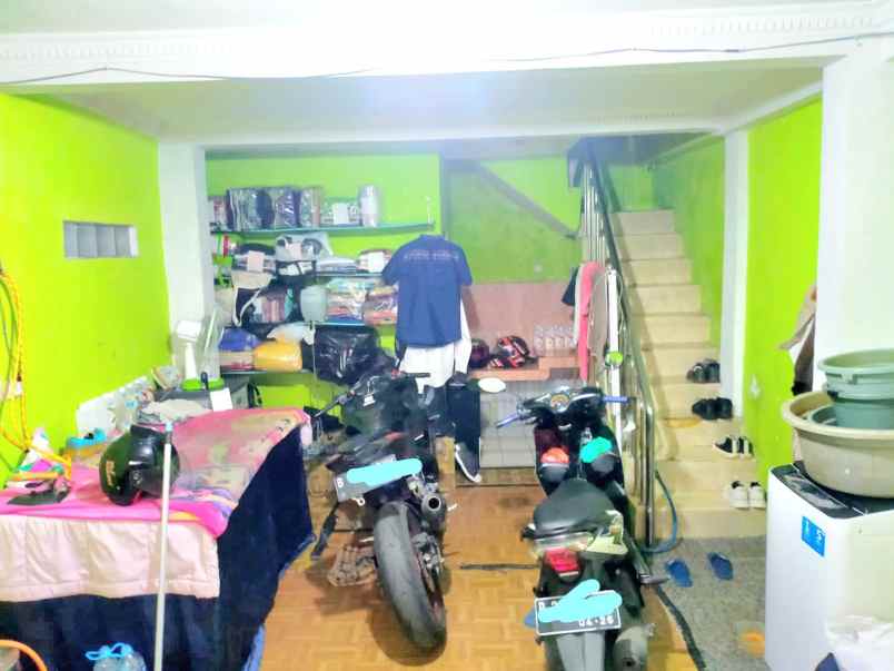 dijual rumah 3 lantai johar baru kosongan