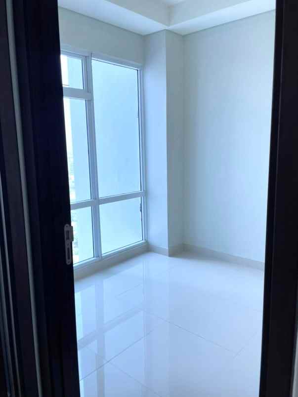dijual rumah apartemen puri mansion