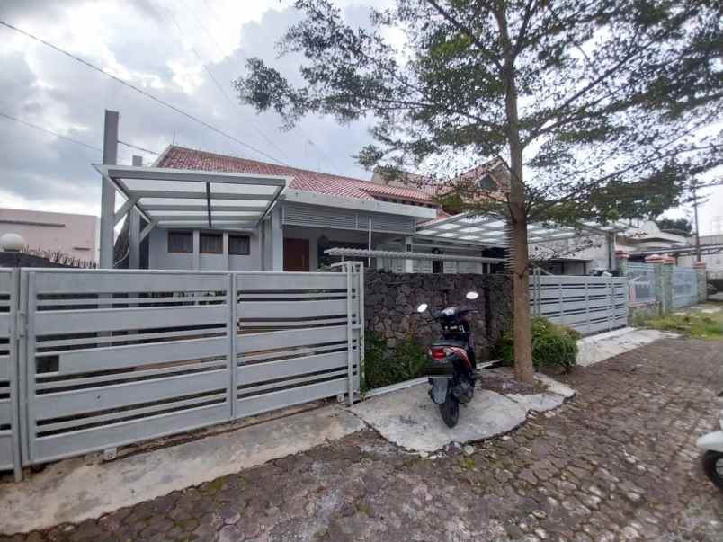 dijual rumah arcamanik endah